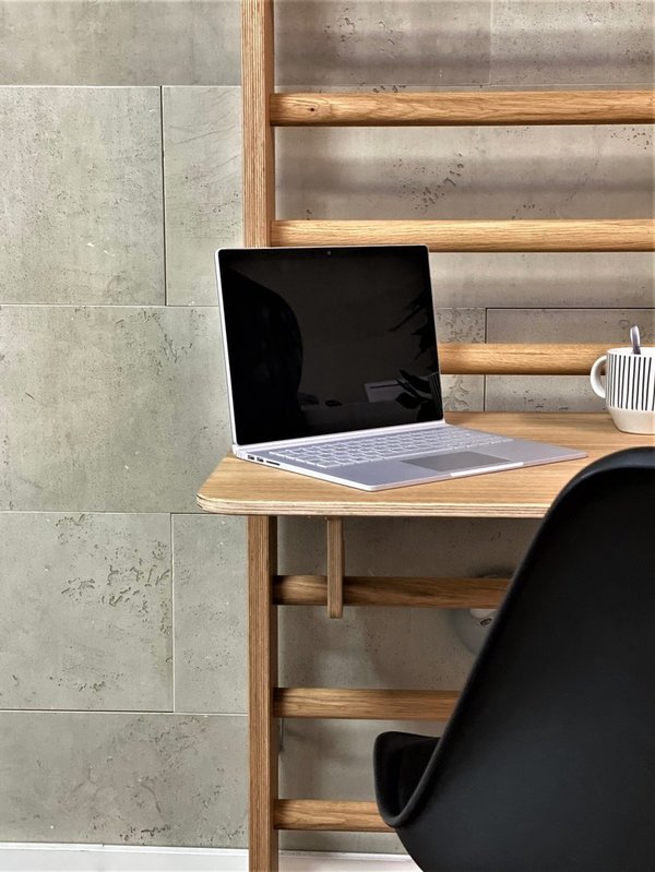 Murum Home Office | Sprossenwand + Schreibtisch (Eiche)